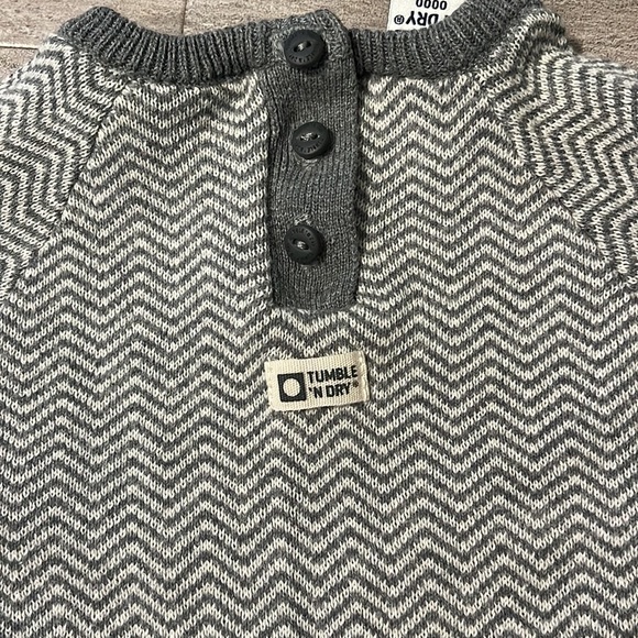 Modern Infant Outfits and Crib Shoes Lot - Picture 16 of 16